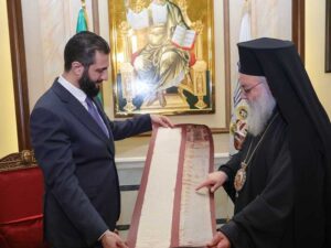 الورقة الأخيرة..ما سرّ زيارة “الجولاني” للكنيسة المريمية؟!