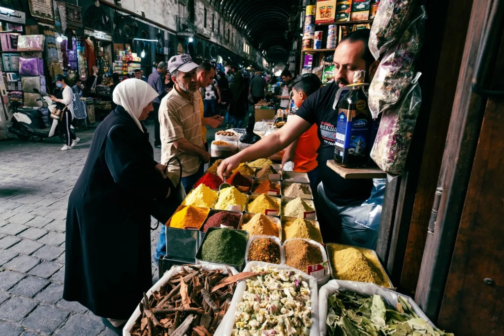 تذبذب حاد في الأسعار بسوريا.. جمارك مزدوجة وسوق بلا مرجعية موحّدة