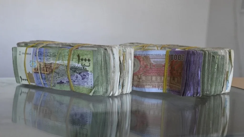 قيود السحب النقدي في سوريا تُفجّر “سوق الأرصدة المجمّدة” وتكشف أزمة سيولة خانقة