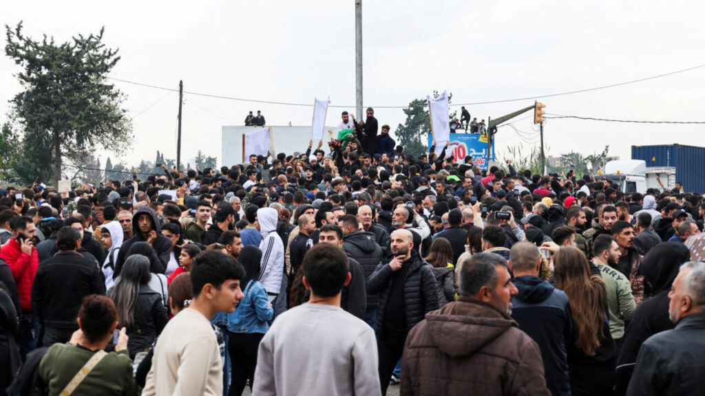 نيويورك تايمز: “الحكومة السورية” الجديدة لا تزال غير قادرة على فرض سيطرتها